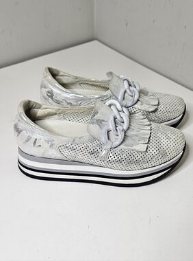 Softwaves Cadie Platform Sneaker Slip On Camo Silver White Leather 8.5